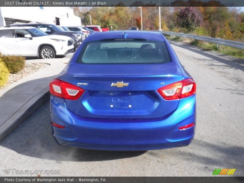 Kinetic Blue Metallic / Jet Black 2017 Chevrolet Cruze LT