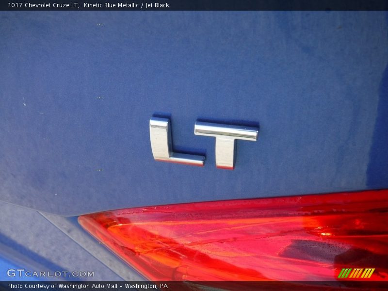 Kinetic Blue Metallic / Jet Black 2017 Chevrolet Cruze LT