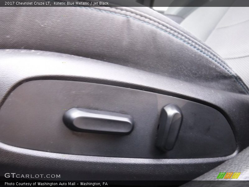 Kinetic Blue Metallic / Jet Black 2017 Chevrolet Cruze LT