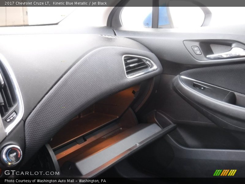 Kinetic Blue Metallic / Jet Black 2017 Chevrolet Cruze LT