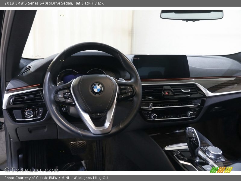Jet Black / Black 2019 BMW 5 Series 540i xDrive Sedan
