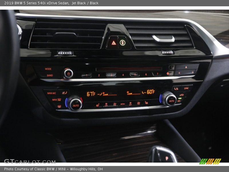 Jet Black / Black 2019 BMW 5 Series 540i xDrive Sedan