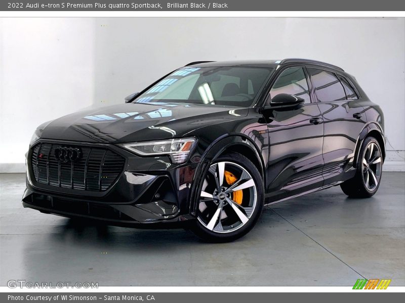Front 3/4 View of 2022 e-tron S Premium Plus quattro Sportback