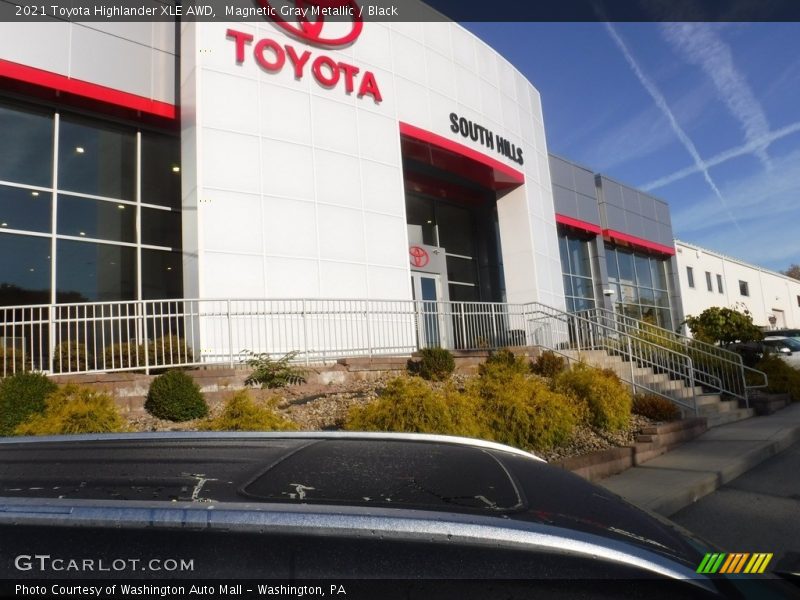 Magnetic Gray Metallic / Black 2021 Toyota Highlander XLE AWD