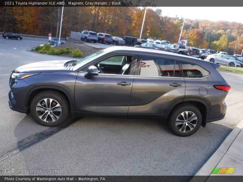Magnetic Gray Metallic / Black 2021 Toyota Highlander XLE AWD