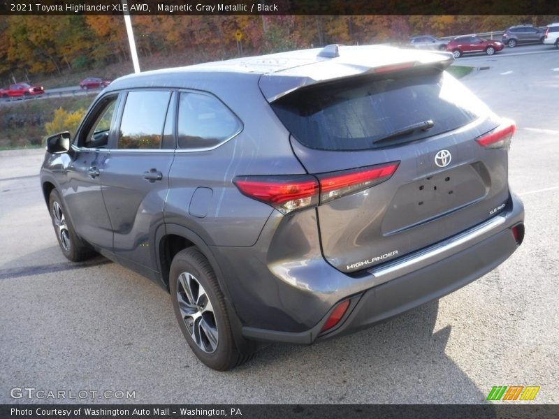 Magnetic Gray Metallic / Black 2021 Toyota Highlander XLE AWD