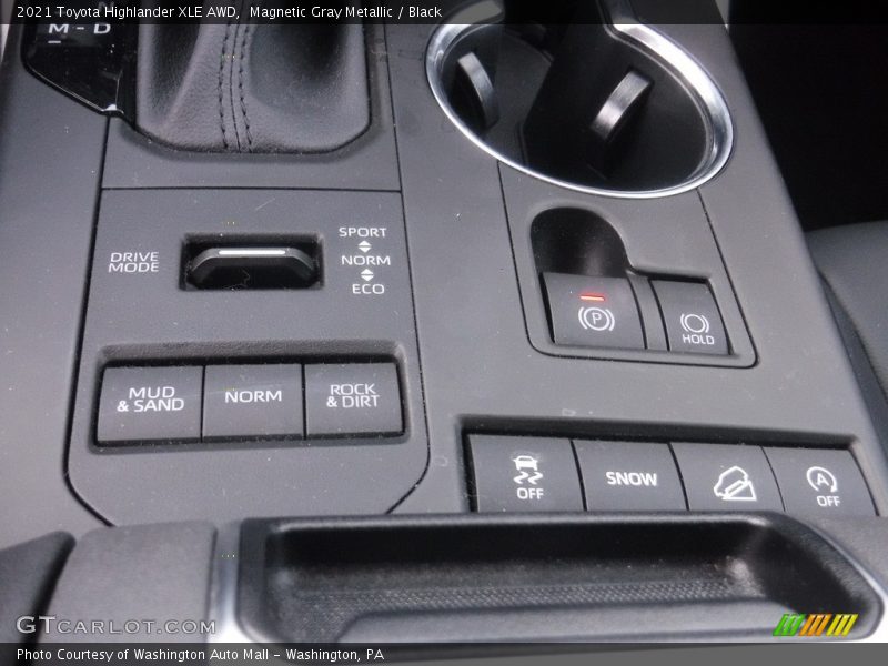 Magnetic Gray Metallic / Black 2021 Toyota Highlander XLE AWD