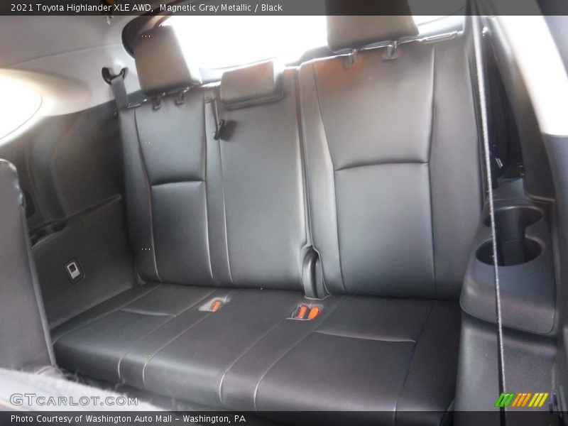 Magnetic Gray Metallic / Black 2021 Toyota Highlander XLE AWD