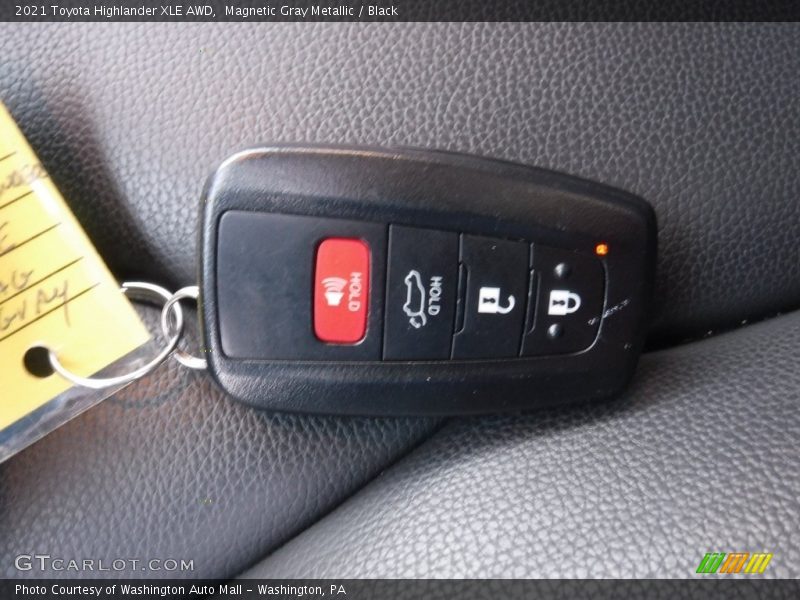 Magnetic Gray Metallic / Black 2021 Toyota Highlander XLE AWD