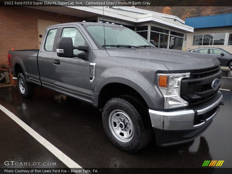 Front 3/4 View of 2022 F350 Super Duty XL SuperCab 4x4