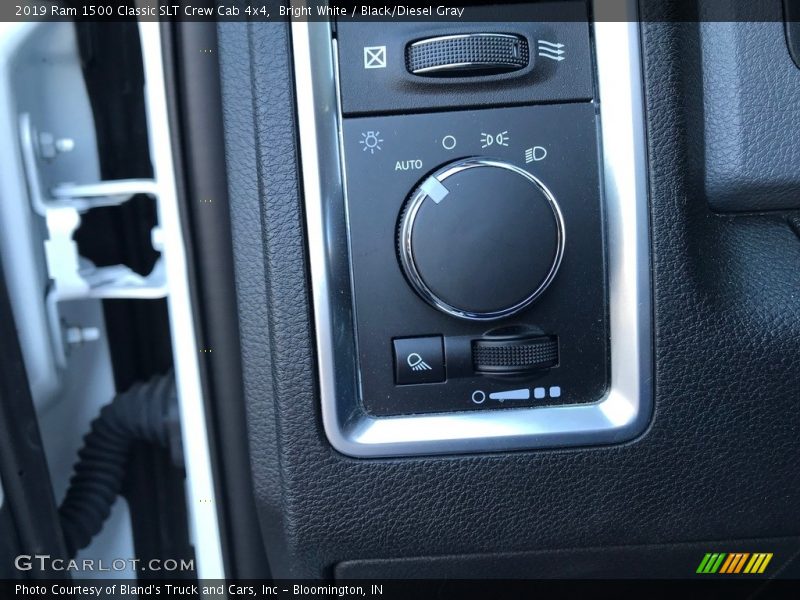 Bright White / Black/Diesel Gray 2019 Ram 1500 Classic SLT Crew Cab 4x4