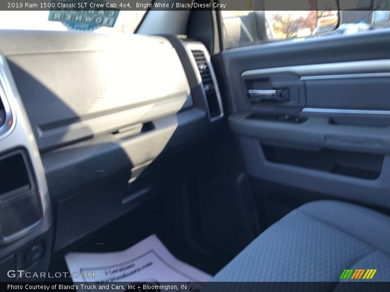Bright White / Black/Diesel Gray 2019 Ram 1500 Classic SLT Crew Cab 4x4