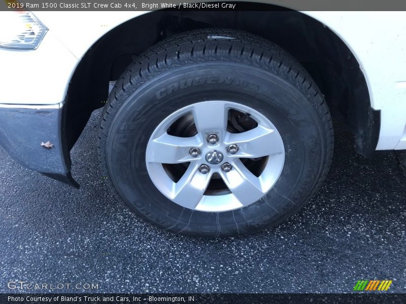 Bright White / Black/Diesel Gray 2019 Ram 1500 Classic SLT Crew Cab 4x4