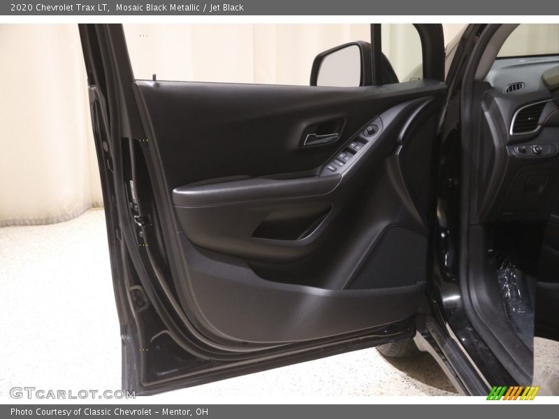 Mosaic Black Metallic / Jet Black 2020 Chevrolet Trax LT