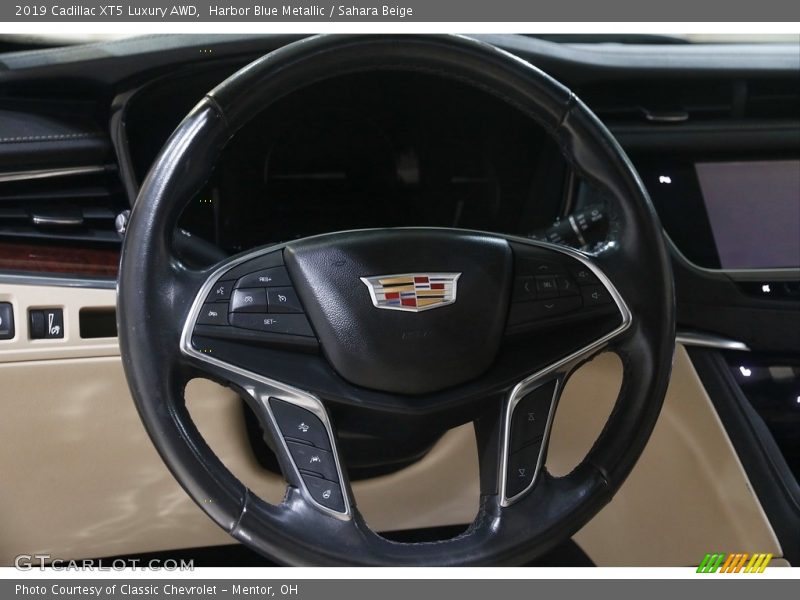 2019 XT5 Luxury AWD Steering Wheel