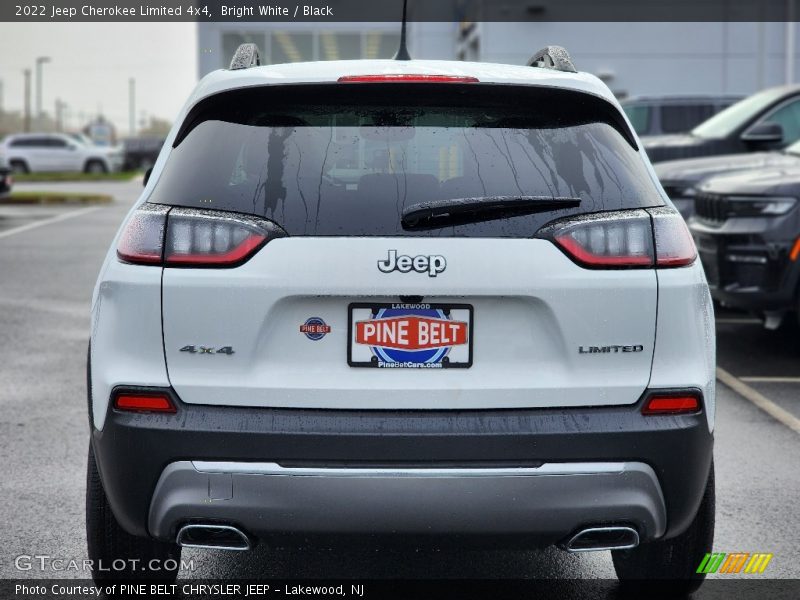 Bright White / Black 2022 Jeep Cherokee Limited 4x4