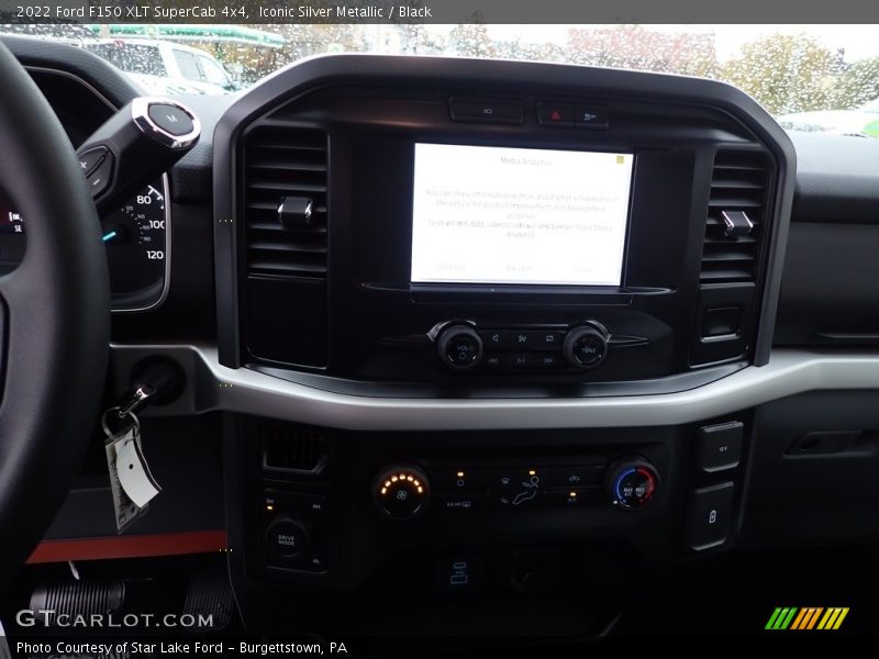Iconic Silver Metallic / Black 2022 Ford F150 XLT SuperCab 4x4