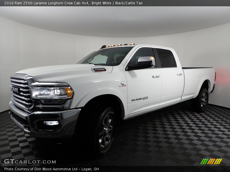 Front 3/4 View of 2019 2500 Laramie Longhorn Crew Cab 4x4