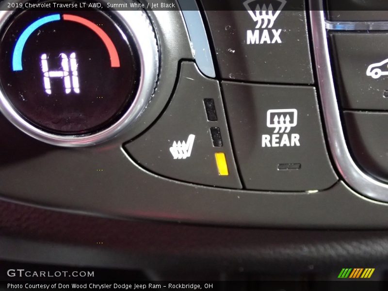 Summit White / Jet Black 2019 Chevrolet Traverse LT AWD