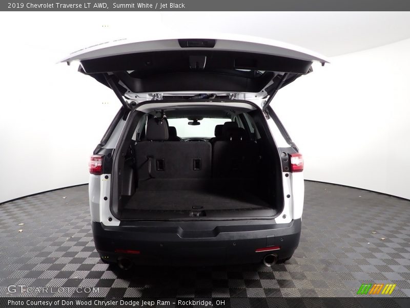 Summit White / Jet Black 2019 Chevrolet Traverse LT AWD