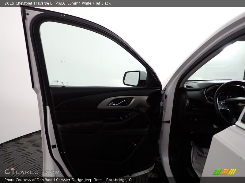 Summit White / Jet Black 2019 Chevrolet Traverse LT AWD