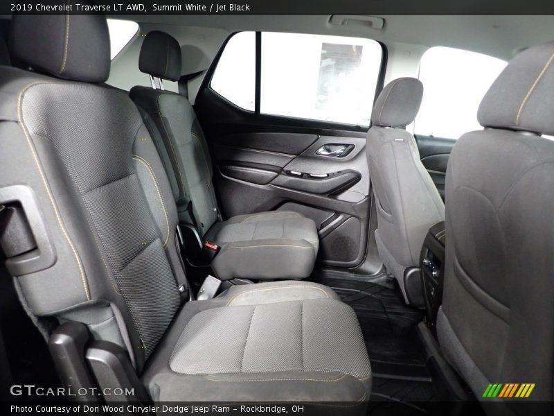 Summit White / Jet Black 2019 Chevrolet Traverse LT AWD