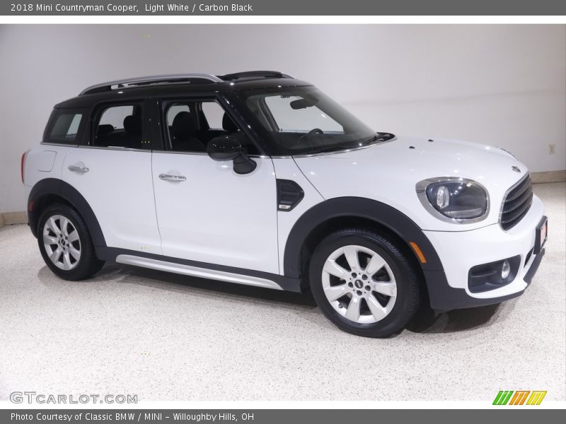 Light White / Carbon Black 2018 Mini Countryman Cooper