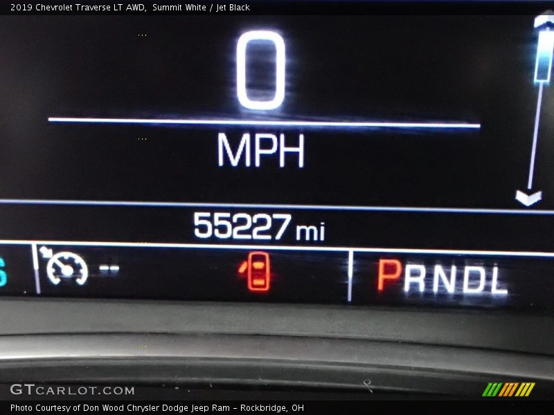 Summit White / Jet Black 2019 Chevrolet Traverse LT AWD