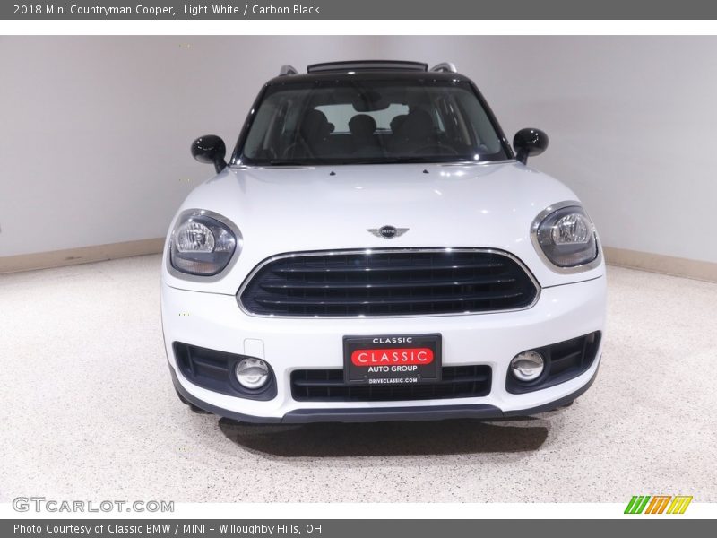 Light White / Carbon Black 2018 Mini Countryman Cooper