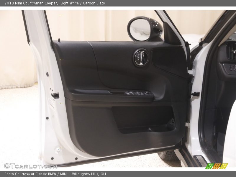 Light White / Carbon Black 2018 Mini Countryman Cooper