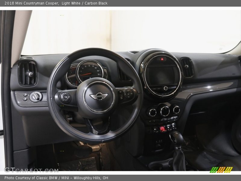 Light White / Carbon Black 2018 Mini Countryman Cooper