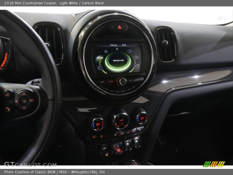 Light White / Carbon Black 2018 Mini Countryman Cooper