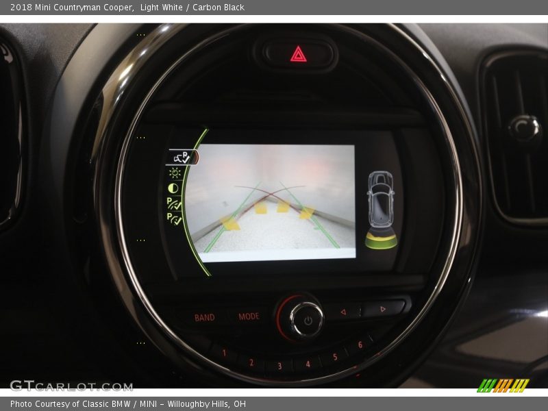 Light White / Carbon Black 2018 Mini Countryman Cooper