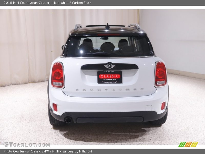 Light White / Carbon Black 2018 Mini Countryman Cooper