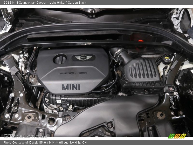 Light White / Carbon Black 2018 Mini Countryman Cooper