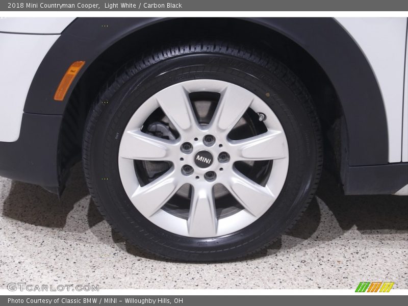 Light White / Carbon Black 2018 Mini Countryman Cooper