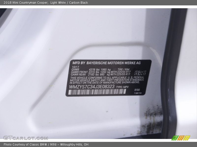 Light White / Carbon Black 2018 Mini Countryman Cooper