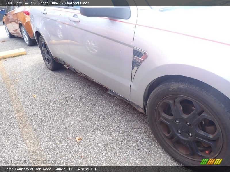 Black / Charcoal Black 2008 Ford Focus SE Sedan