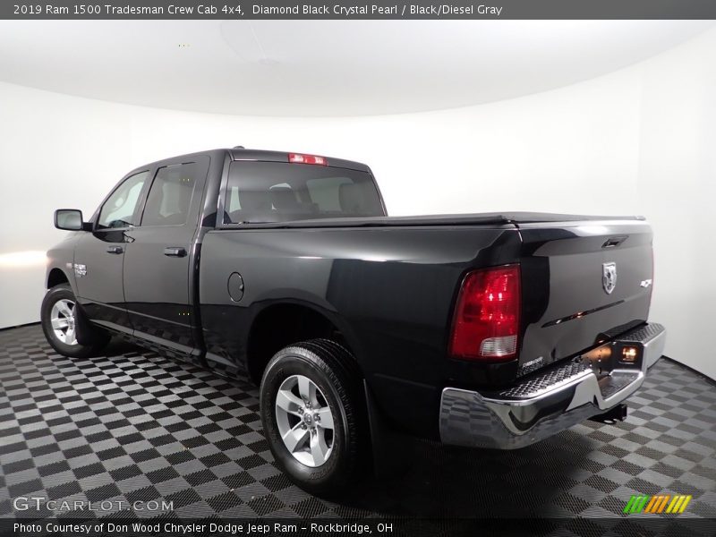 Diamond Black Crystal Pearl / Black/Diesel Gray 2019 Ram 1500 Tradesman Crew Cab 4x4