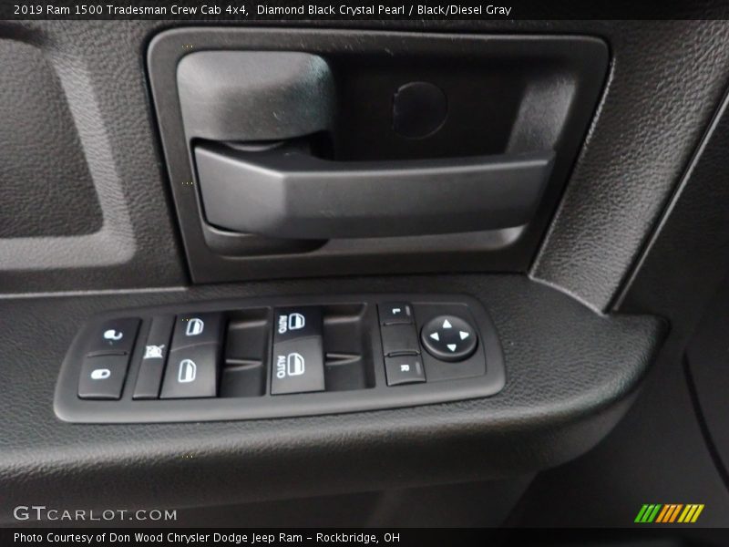 Diamond Black Crystal Pearl / Black/Diesel Gray 2019 Ram 1500 Tradesman Crew Cab 4x4