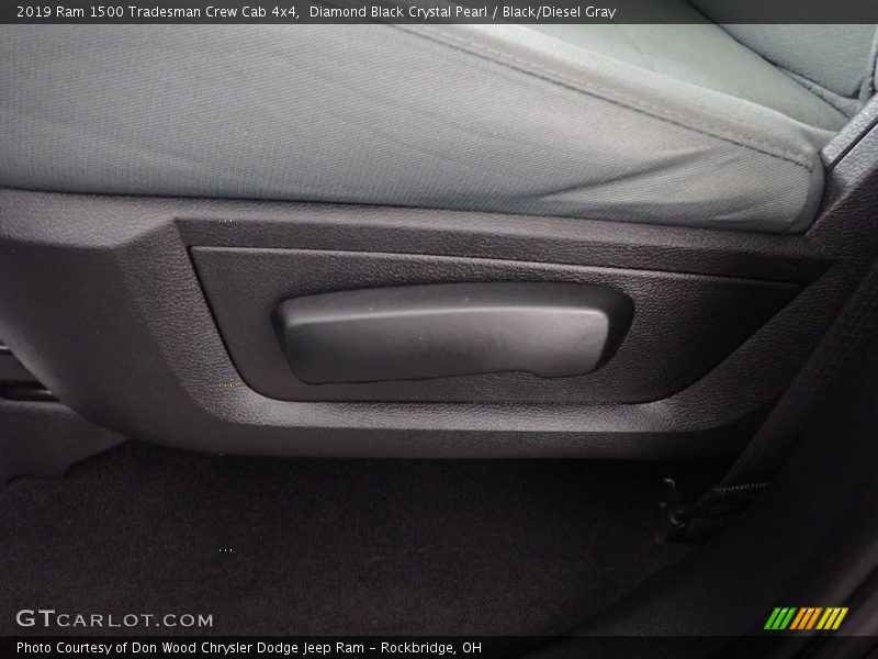 Diamond Black Crystal Pearl / Black/Diesel Gray 2019 Ram 1500 Tradesman Crew Cab 4x4