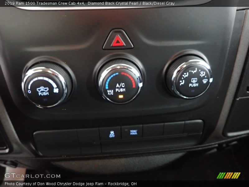 Diamond Black Crystal Pearl / Black/Diesel Gray 2019 Ram 1500 Tradesman Crew Cab 4x4