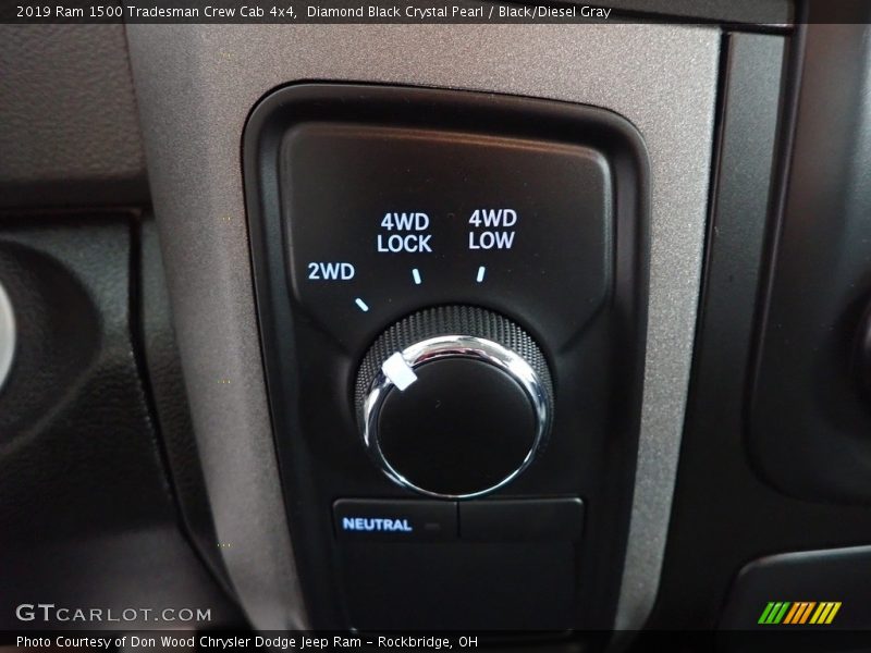 Diamond Black Crystal Pearl / Black/Diesel Gray 2019 Ram 1500 Tradesman Crew Cab 4x4