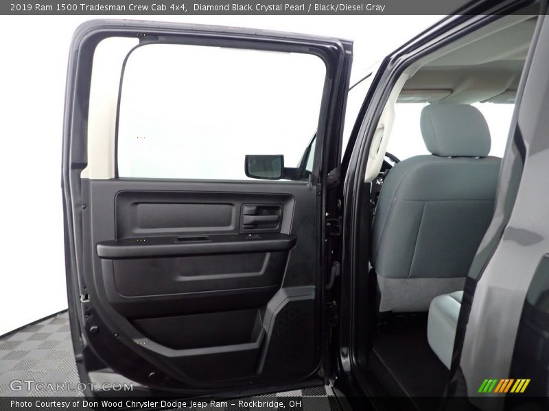 Diamond Black Crystal Pearl / Black/Diesel Gray 2019 Ram 1500 Tradesman Crew Cab 4x4