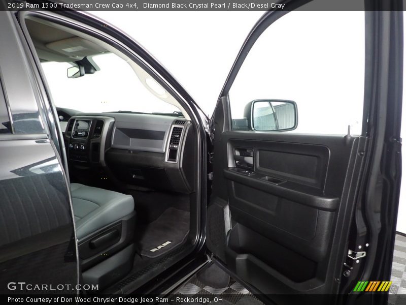 Diamond Black Crystal Pearl / Black/Diesel Gray 2019 Ram 1500 Tradesman Crew Cab 4x4