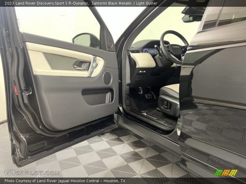 Santorini Black Metallic / Light Oyster 2023 Land Rover Discovery Sport S R-Dynamic