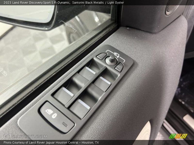 Santorini Black Metallic / Light Oyster 2023 Land Rover Discovery Sport S R-Dynamic