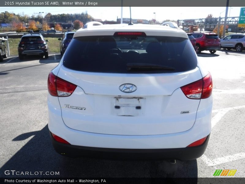 Winter White / Beige 2015 Hyundai Tucson SE AWD