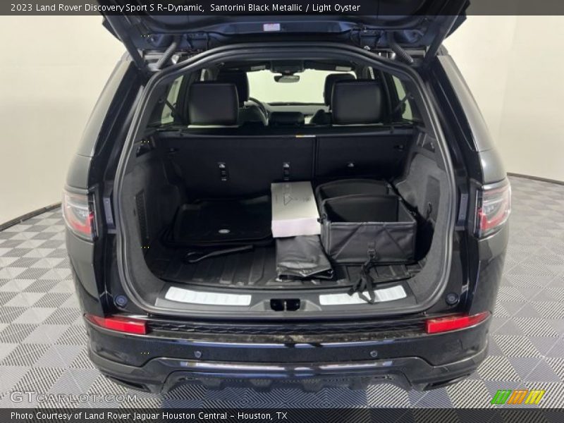 Santorini Black Metallic / Light Oyster 2023 Land Rover Discovery Sport S R-Dynamic