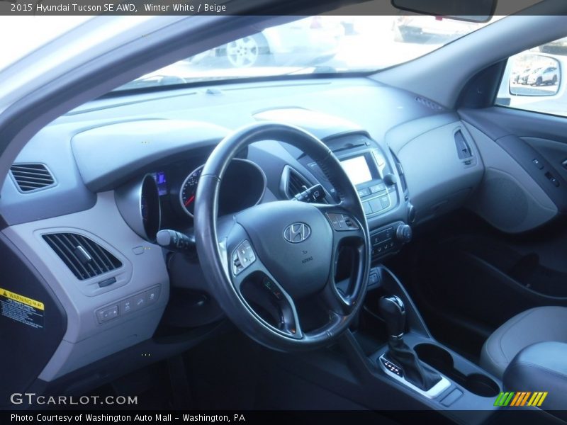 Winter White / Beige 2015 Hyundai Tucson SE AWD